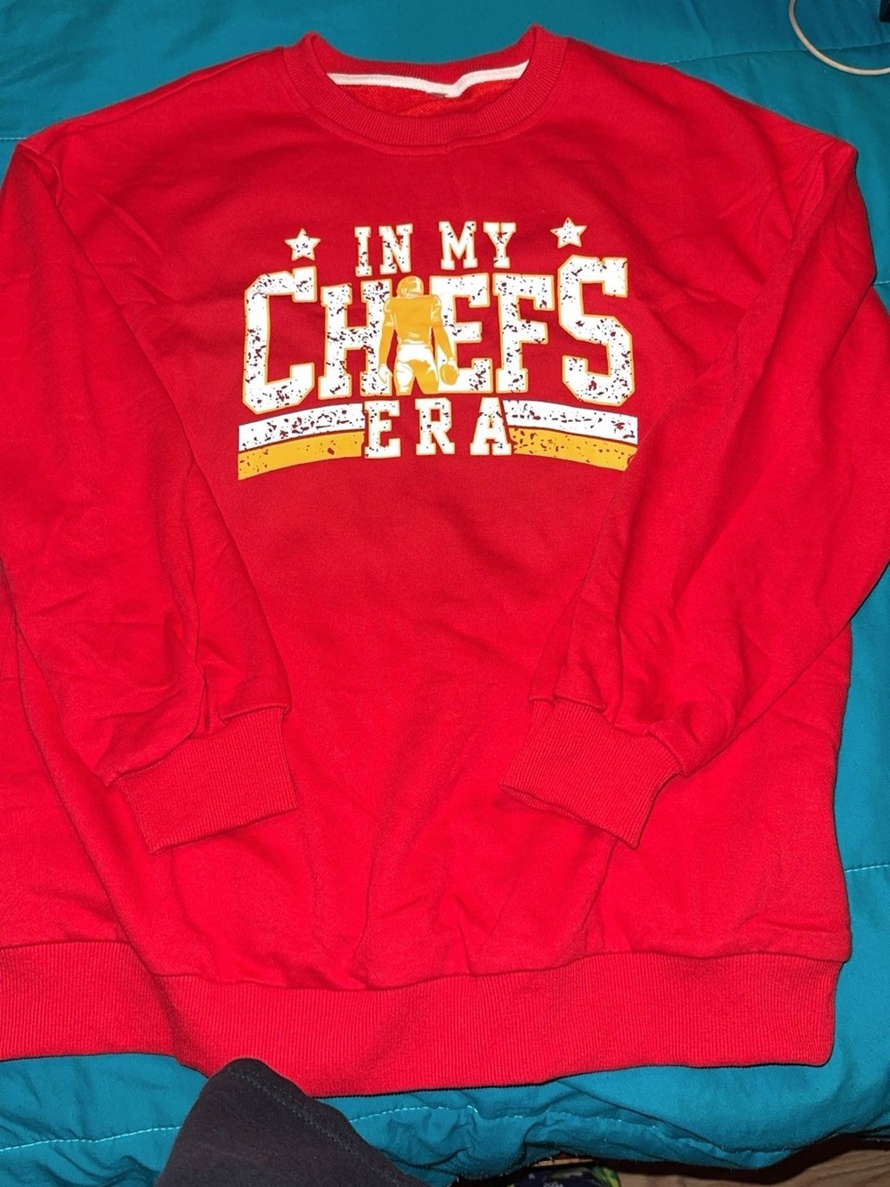 Source Unknown Red Crewneck Sweatshirt with White and Yellow Graphic